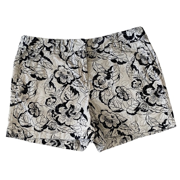 LOFT Pants - Loft tan and black floral women’s size 10 shorts 4" inseam pockets belt loops